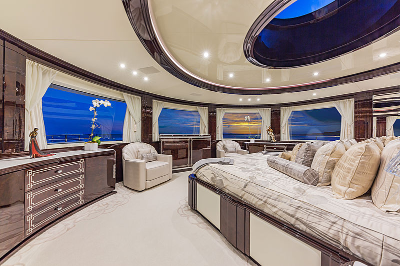 Benetti_Spectre_69 m_yacht_owner_stateroom