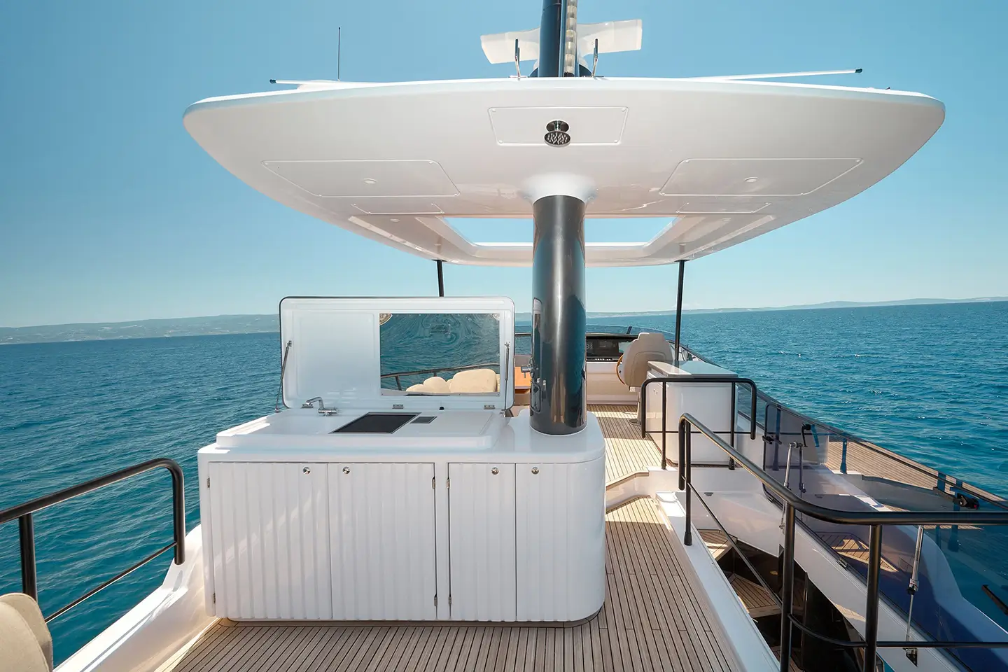 2025-Azimut-Magellano-60-exterior