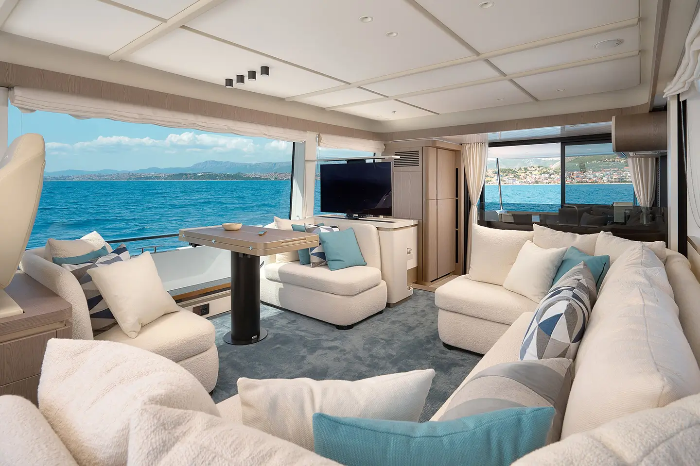 2025-Azimut-Magellano-60-saloon-interior