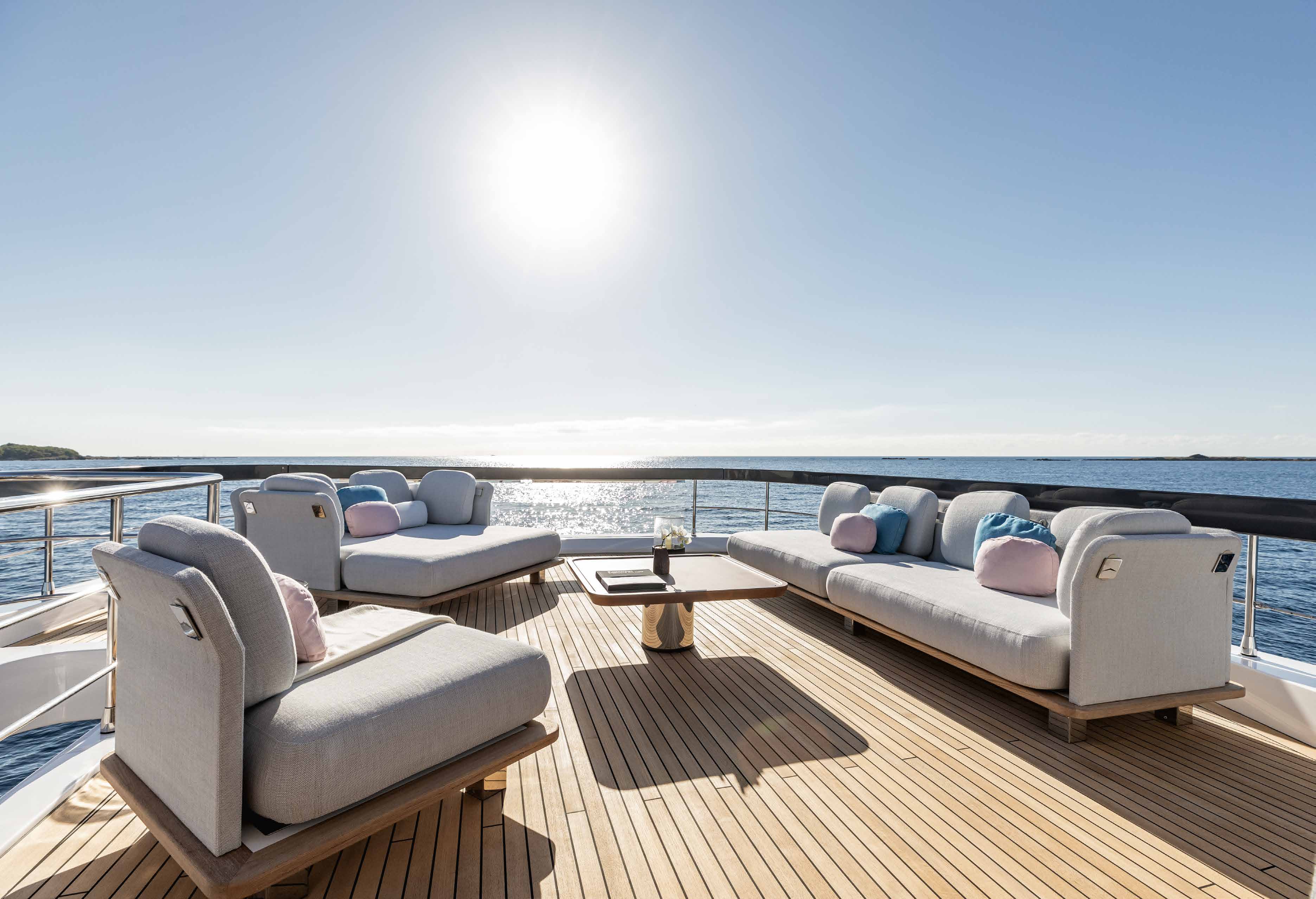Azimut0Yacht-Grande26M-sun-deck