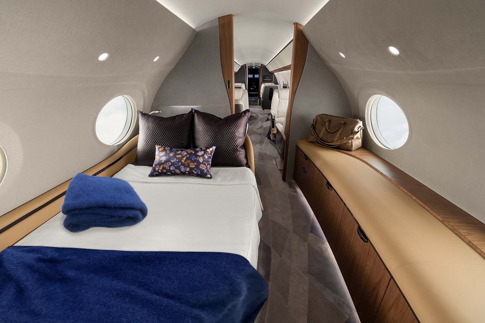 Blue-cashmire-blanket-in-GulfstreamG700_sleeping_area
