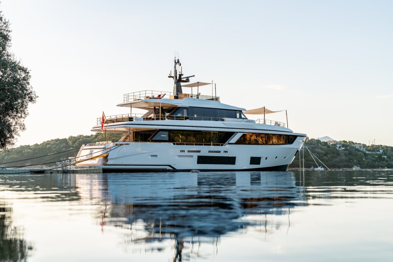 Ferretti-CUSTOM-LINE-NAVETTA-30M-for-sale