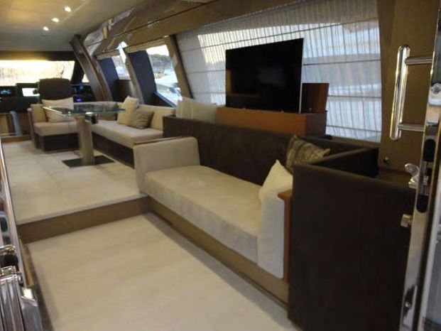 Ferretti_700-2016-yacht-saloon1