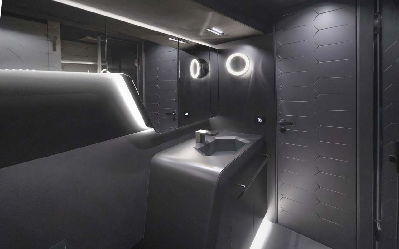 Lamborghini-yacht-tecnomar-bathroom