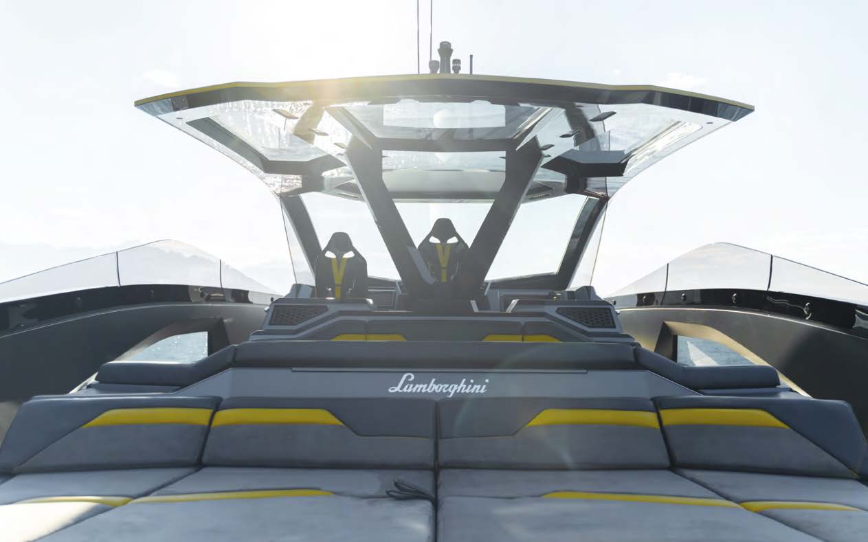 Lamborghini-yacht-tecnomar-sunpads-aft