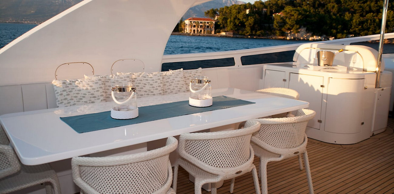 Maiora-yacht-33m_charter-dining
