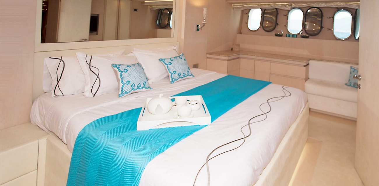Maiora-yacht-33m_charter-guest-cabin