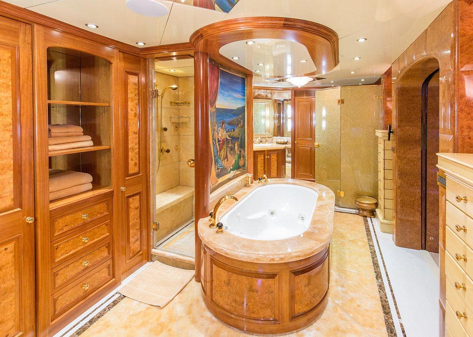 Sensation-yacht-47-bathroom