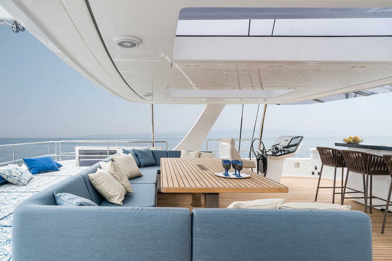 Sunreef-catamaran-80sailing-eco-exterior-flybridge
