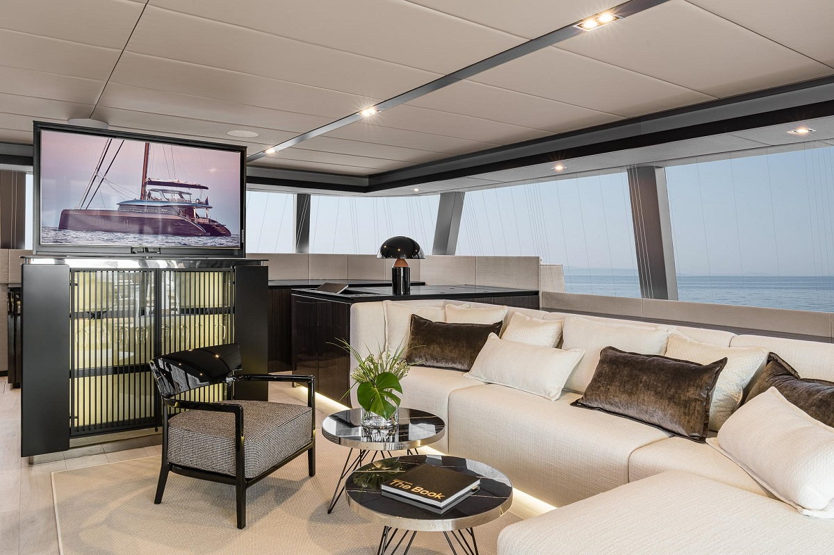Sunreef-sailing70-2020-saloon-interior-lounge