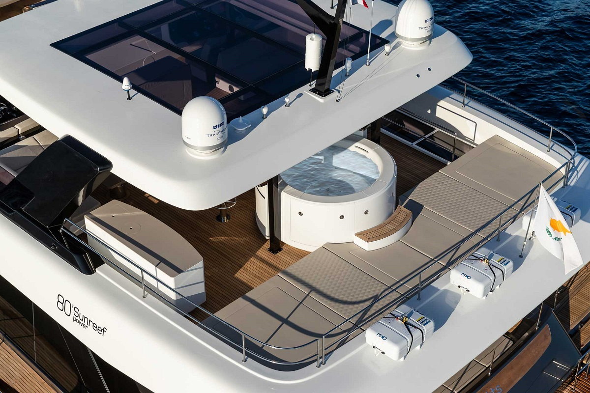 Sunreef80-power-eco-catamaran-solar-pool