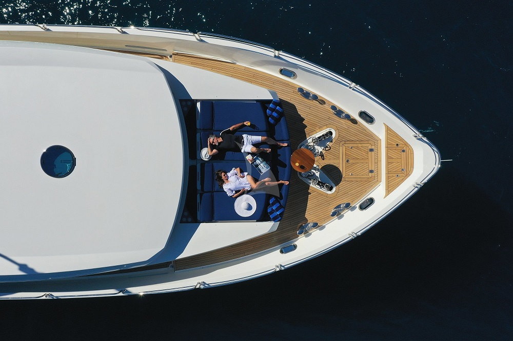 Sunseeker-yacht0charter-34m-2020-relax
