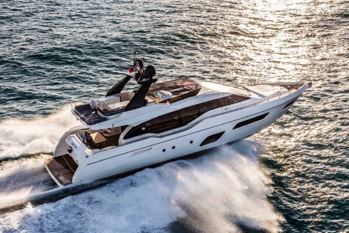 _Ferretti_700-2016-yacht-on-water