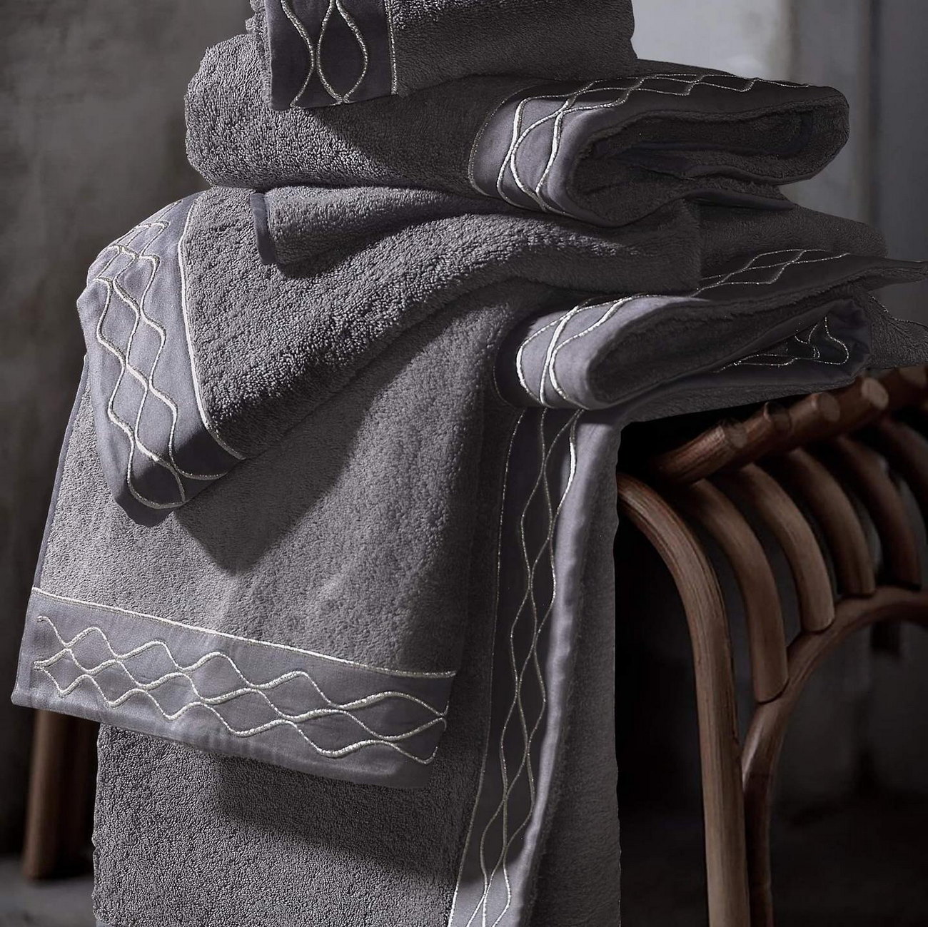 grey-towels