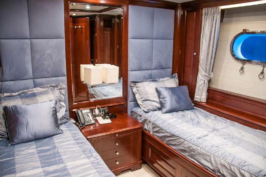 Benetti_classic-37m-interior-guest-cabin