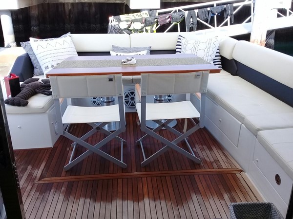 Azimut-55s-relax_area