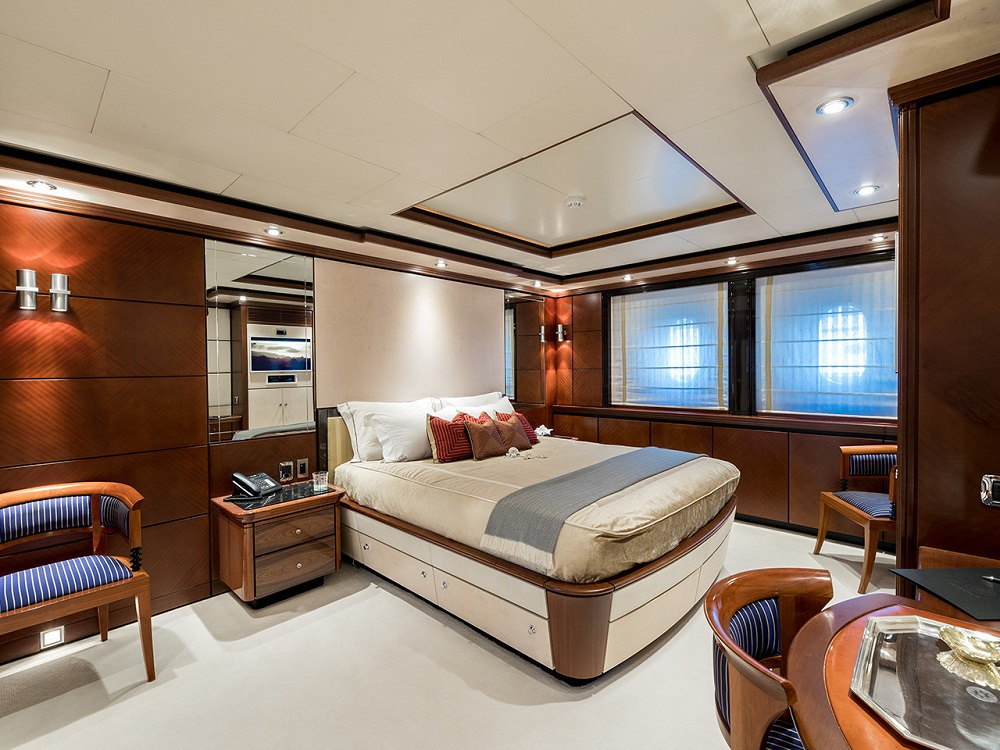 CRN_yacht_43M_VIP_cabin