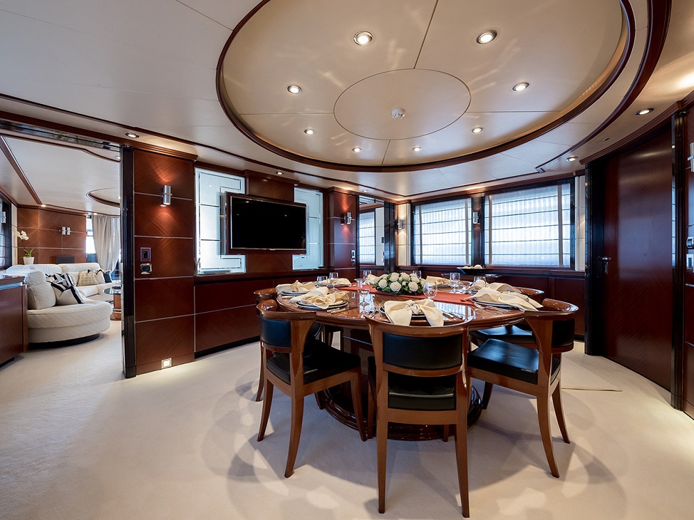 CRN_yacht_43M_dining_area