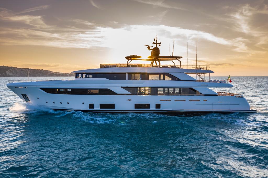 Custom_Line_yacht_Navetta-42m