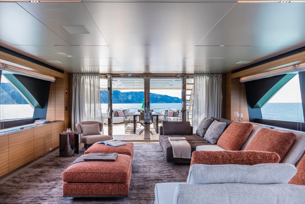 Custom_Line_yacht_Navetta-42m_Lounge-on-upper-deck