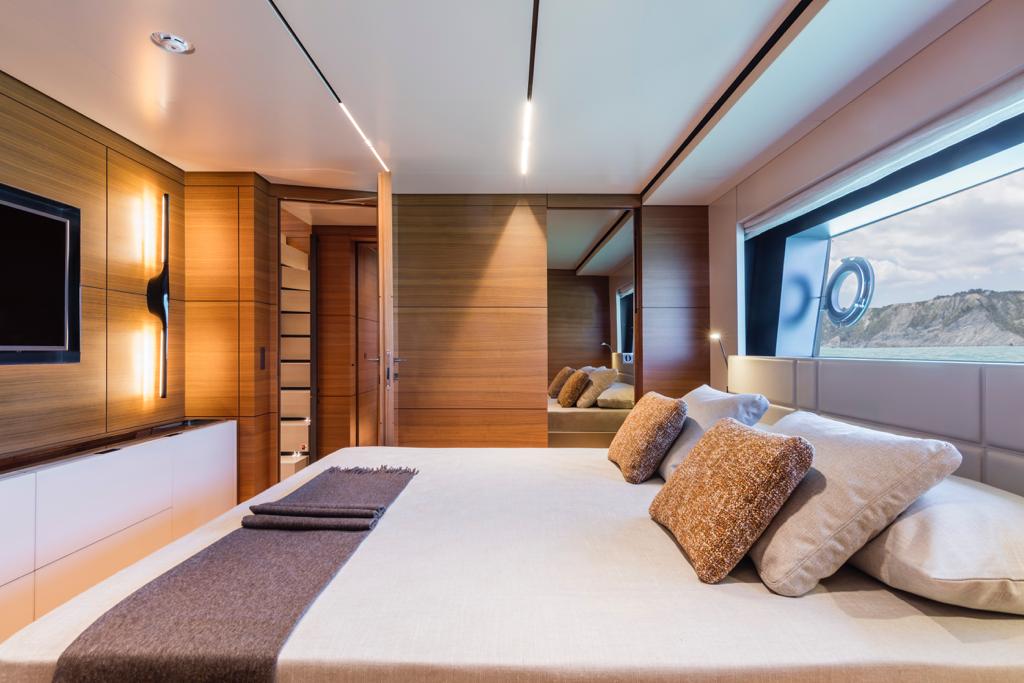 Custom_Line_yacht_Navetta-42m_guest_cabin