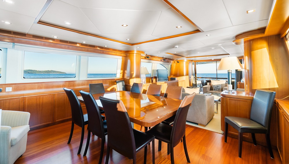 Falcon_yacht_31M_dining_area