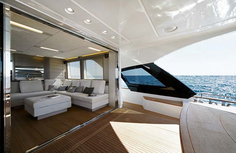 Monte_Carlo_Yachts70_cockpit