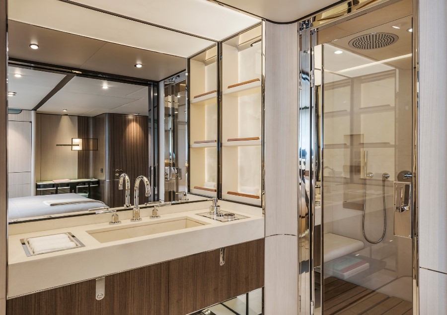 Rossinavi_yacht_50m_bath_interior