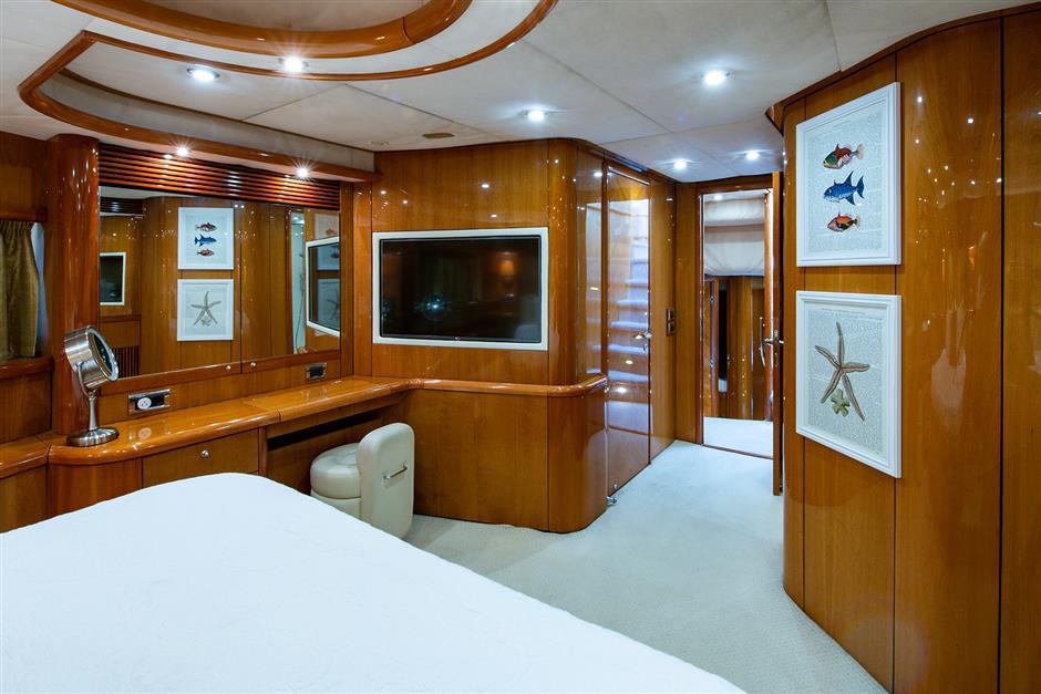 Sunseeker82_yacht_for_sale2017-2019_cabin1