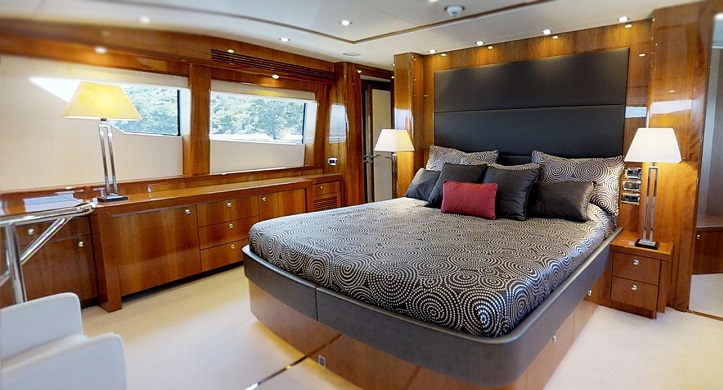 Sunseeker_34M_yacht_master_cabin
