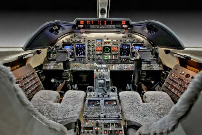 Bombardier-Learjet60_2002_cockpit