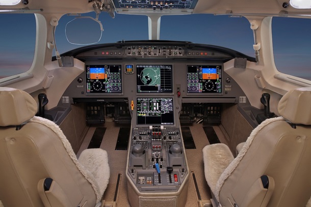 jet_falcon_7X_cockpit-navionica