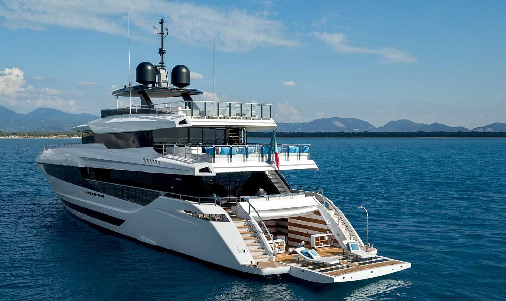 Mangusta_Yacht_Oceano43m_beach_club_Worldmarine