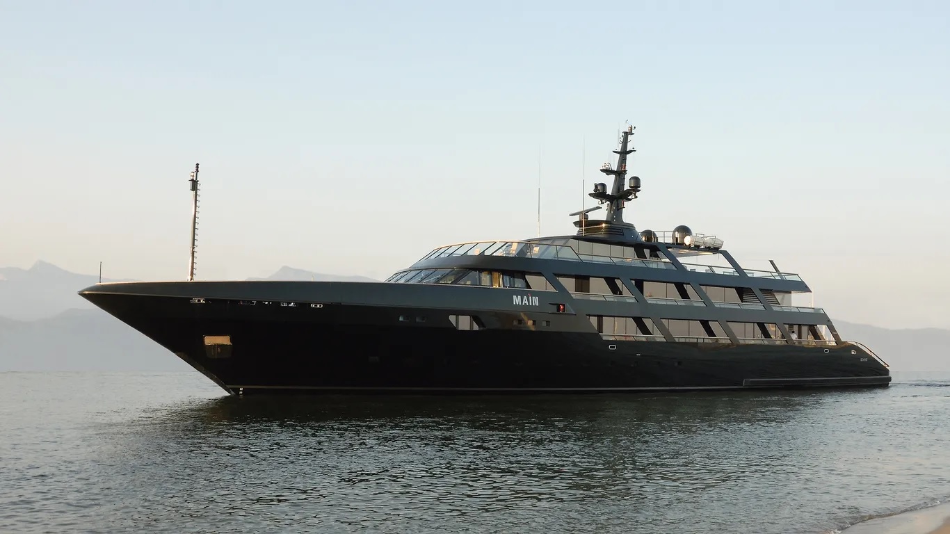 Armanis 65 metre Codecasa superyacht Maìn