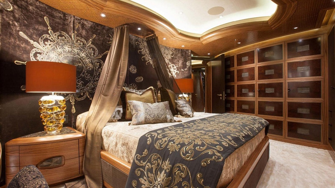 yacht-kismet-interior