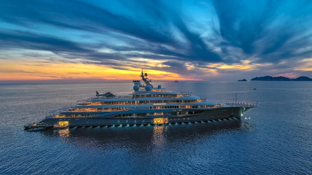 flying-fox-superyacht-on-water-imperial.jpg