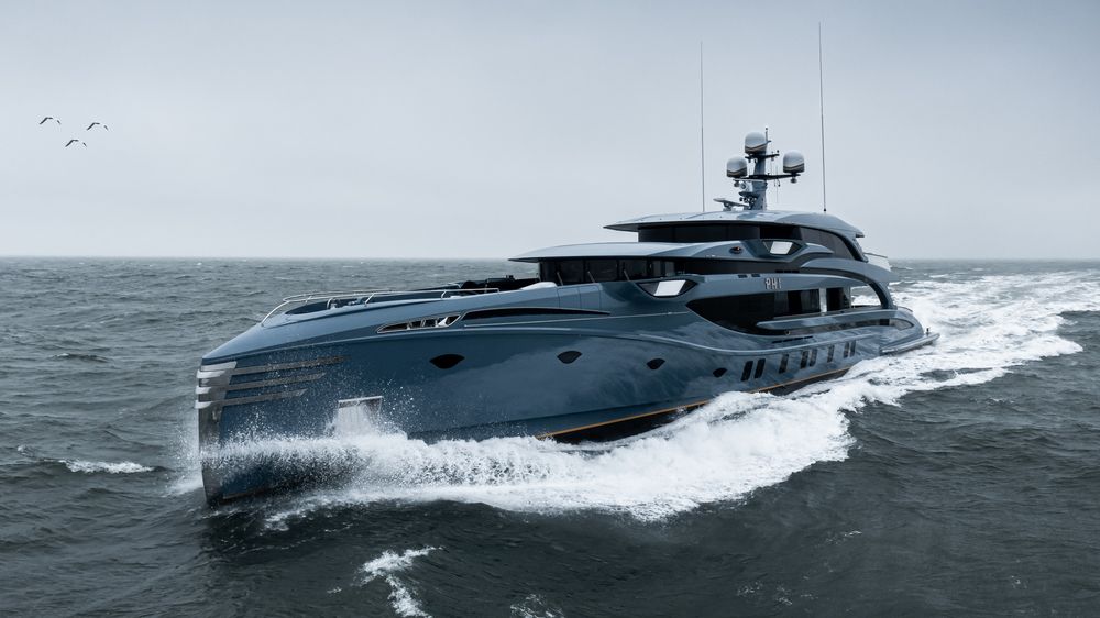 Royal-Huisman-yacht-on-whater