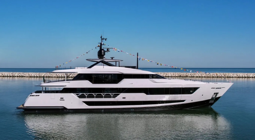 custom-line-yacht-140