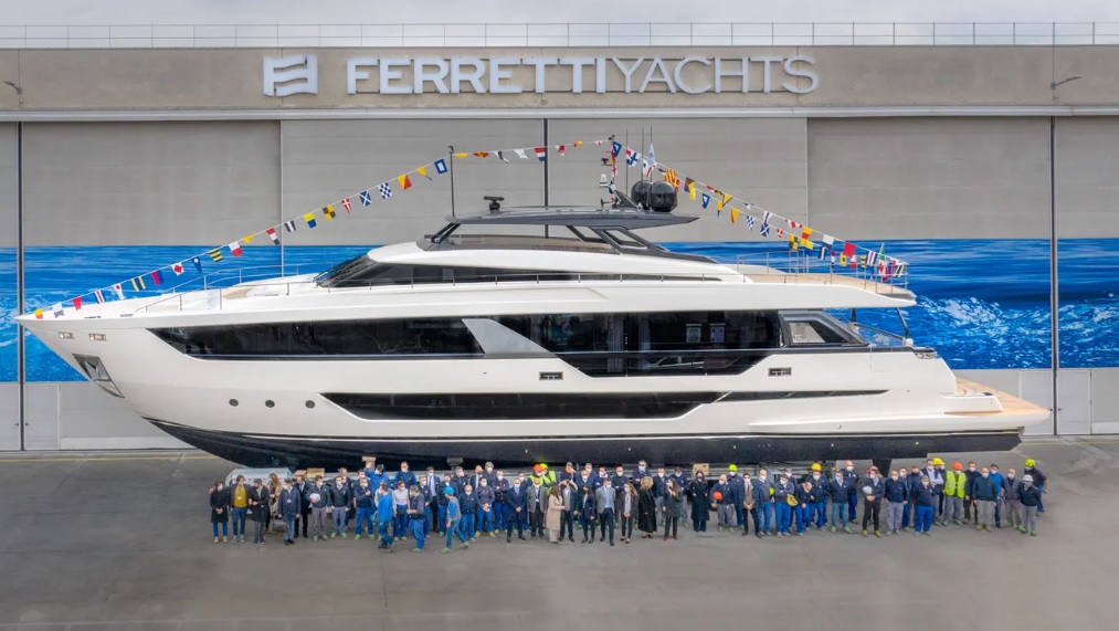 ferretti-yacht-1000