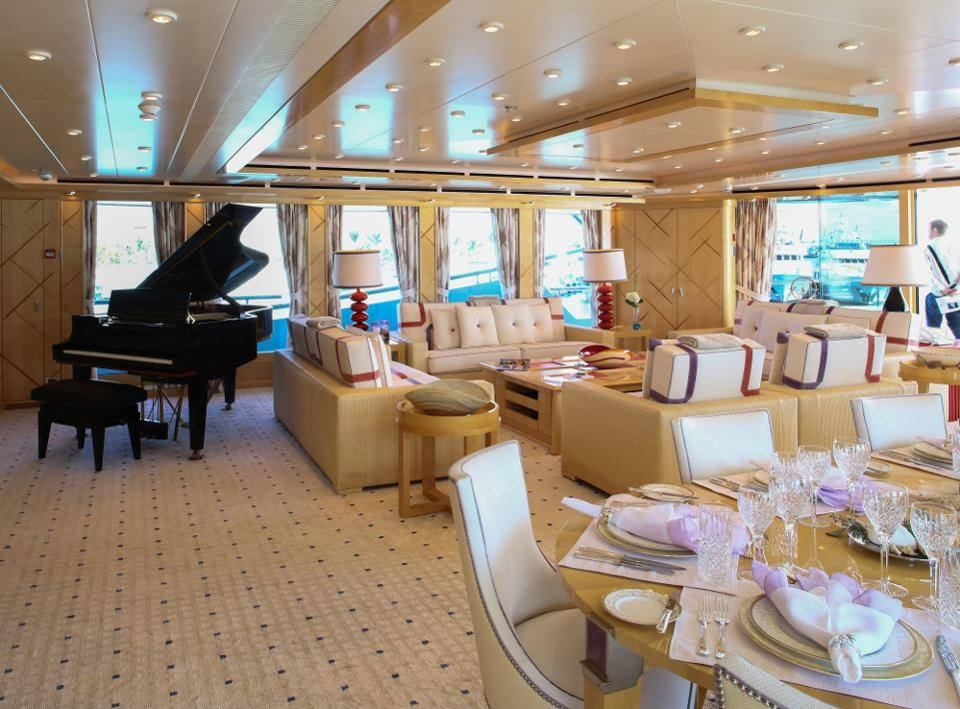piano_on_yacht